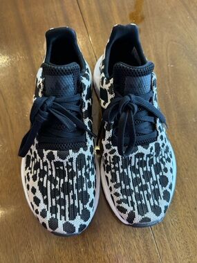 adidas Swift Run sneakers